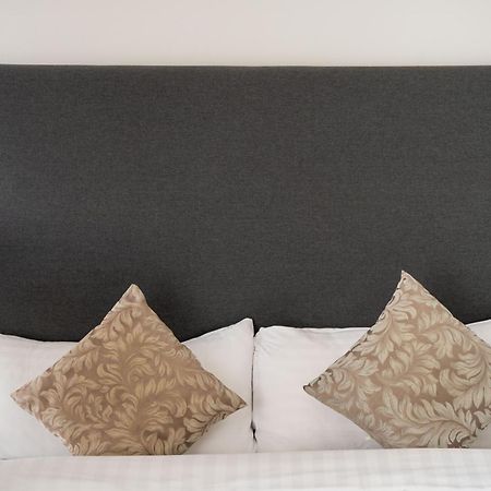 Escala Hotel & Suites Будапеща Екстериор снимка