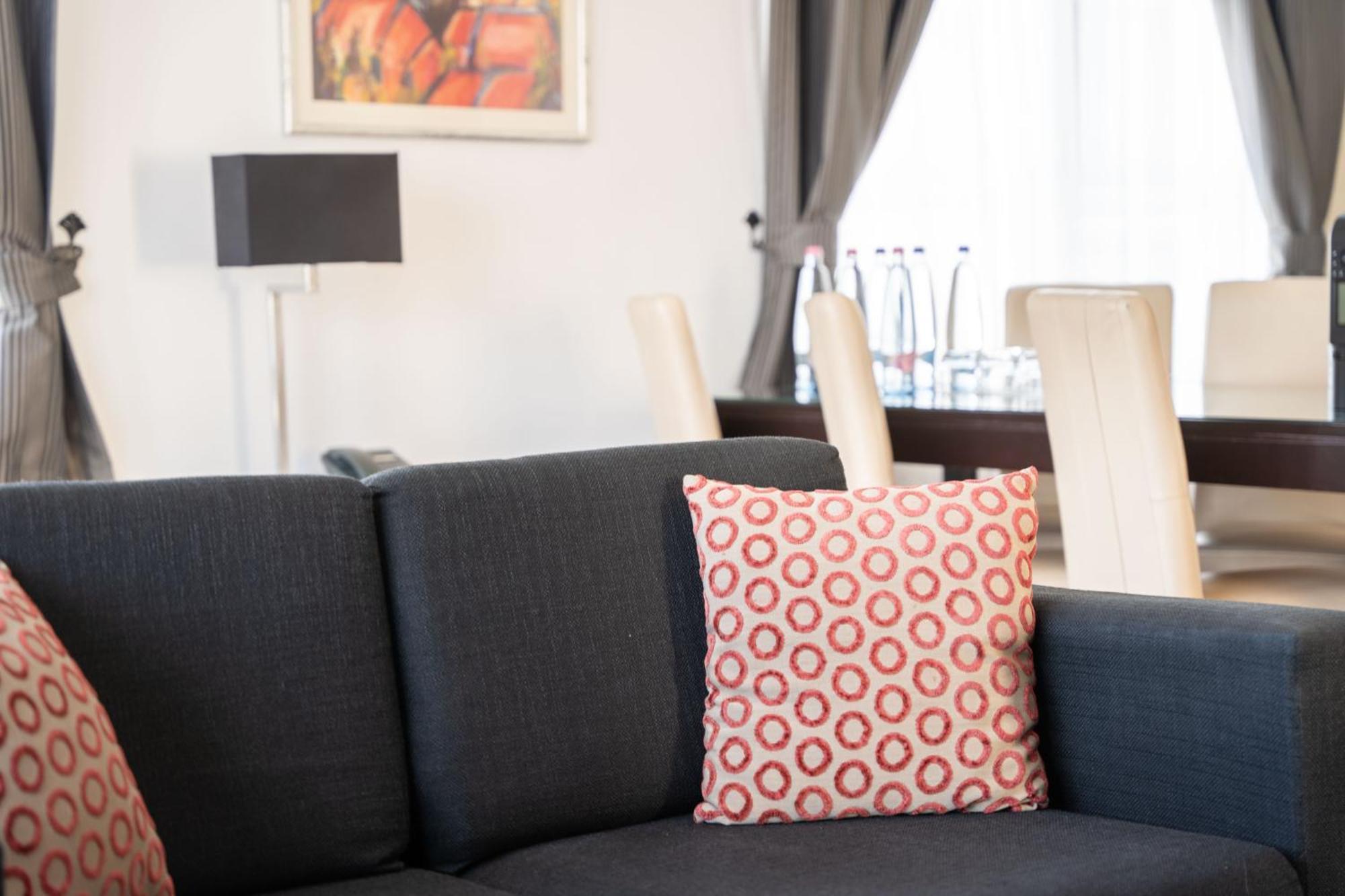 Escala Hotel & Suites Будапеща Екстериор снимка
