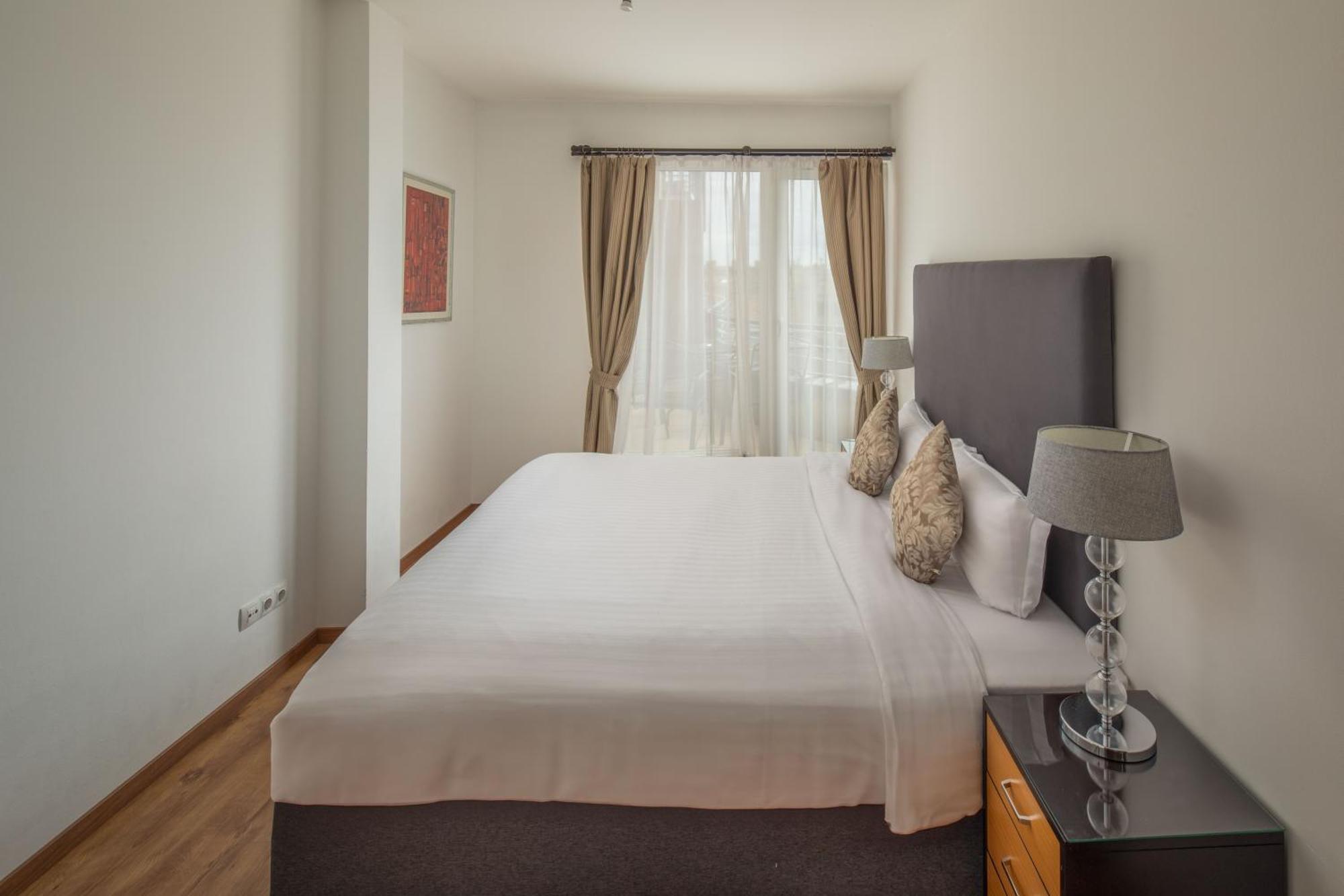 Escala Hotel & Suites Будапеща Екстериор снимка