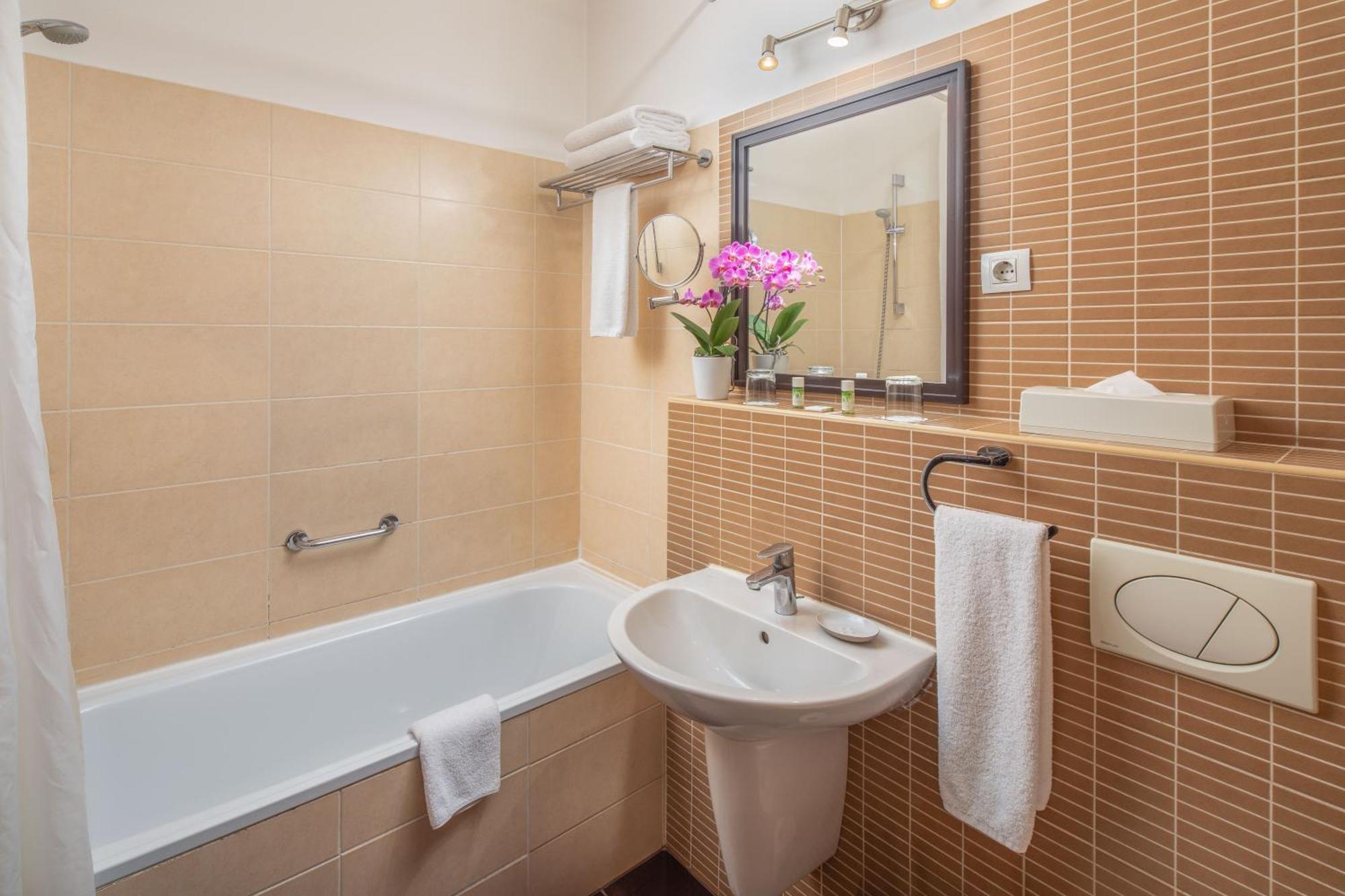 Escala Hotel & Suites Будапеща Екстериор снимка